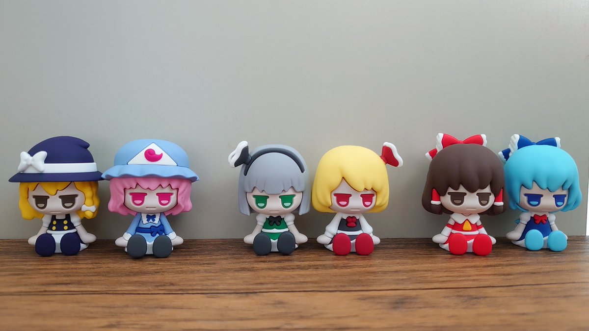 東方のじとっとラバーフィギュアを買ってきました。配列がちょい意外 