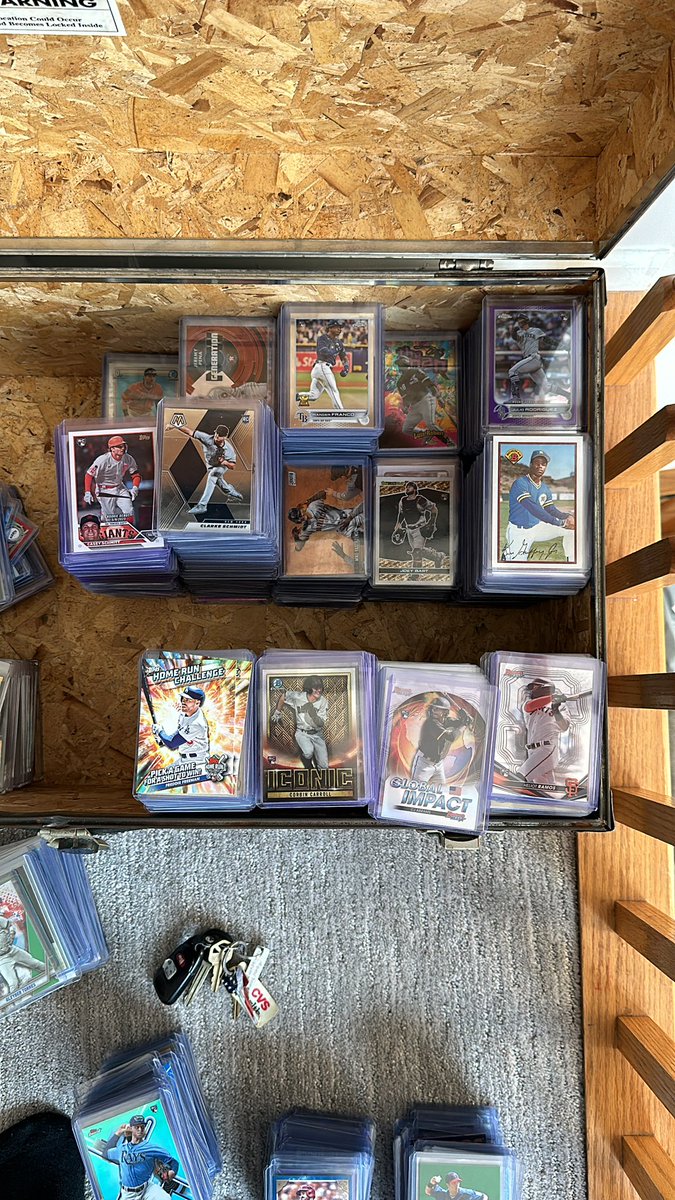 CodyCilenti's tweet photo. Selling a giant lot of rookies 1st bowman numbered and relics! Who’s buying and sending me to World Series home game 1?! https://t.co/dUeg2VQ9jP