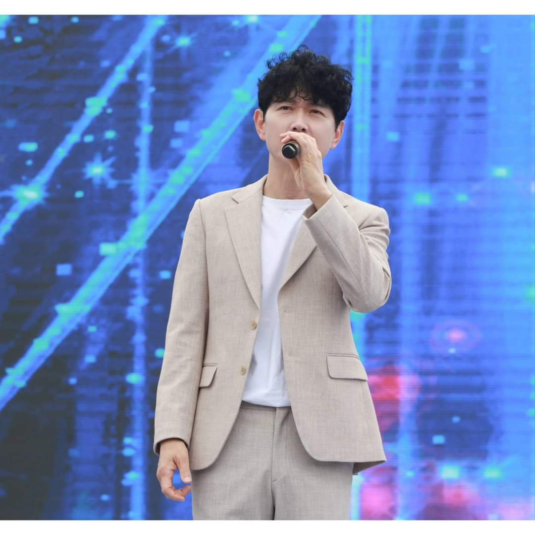 leegunmyung_com's tweet photo. #이건명
Posted @ coolmyung
가을 야외공연은 참 매력적!!!
#국립극장무대예술지원센터
#개관기념갈라콘서트
아름다운 하늘 덕분에 더더욱 신나는 공연이었습니다.
감사합니다~~~^^
가을수트는 #엘레바또 #elevato
감사합니다~^^ https://t.co/dKul8d8E3q