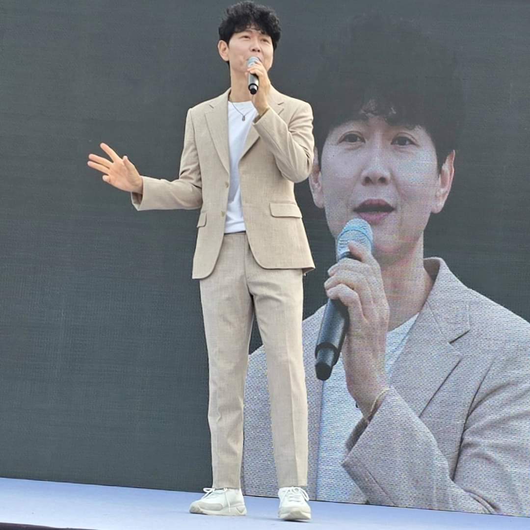 leegunmyung_com's tweet photo. #이건명
Posted @ coolmyung
가을 야외공연은 참 매력적!!!
#국립극장무대예술지원센터
#개관기념갈라콘서트
아름다운 하늘 덕분에 더더욱 신나는 공연이었습니다.
감사합니다~~~^^
가을수트는 #엘레바또 #elevato
감사합니다~^^ https://t.co/dKul8d8E3q