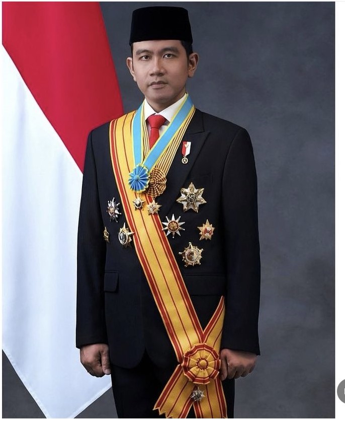 Akhirnya hari ini bangsa Indonesia memiliki presiden dan wakil presiden baru
Terlepas dari janji janji yang sudah diucapkan, tanpa berjanjipun kewajiban anda sebagai presiden adalah mensejahterakan seluruh rakyat Indonesia
Semoga amanah dan bertanggung jawab
<a href="/prabowo/">Prabowo Subianto</a> 
Presiden
