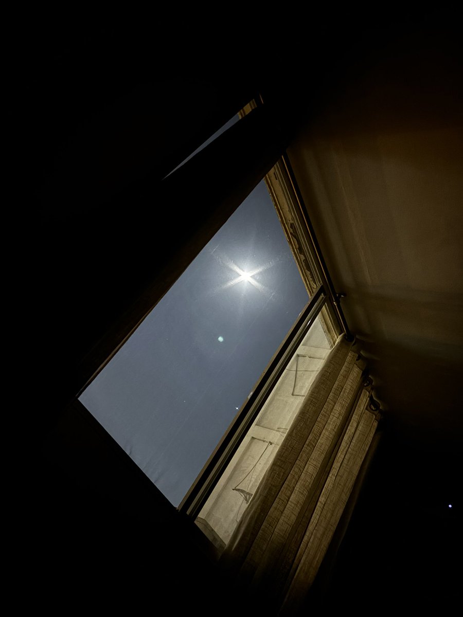 NBethzabe's tweet photo. De todas mis noches hoy fue la luna más brillante https://t.co/fpUVNwwf5w