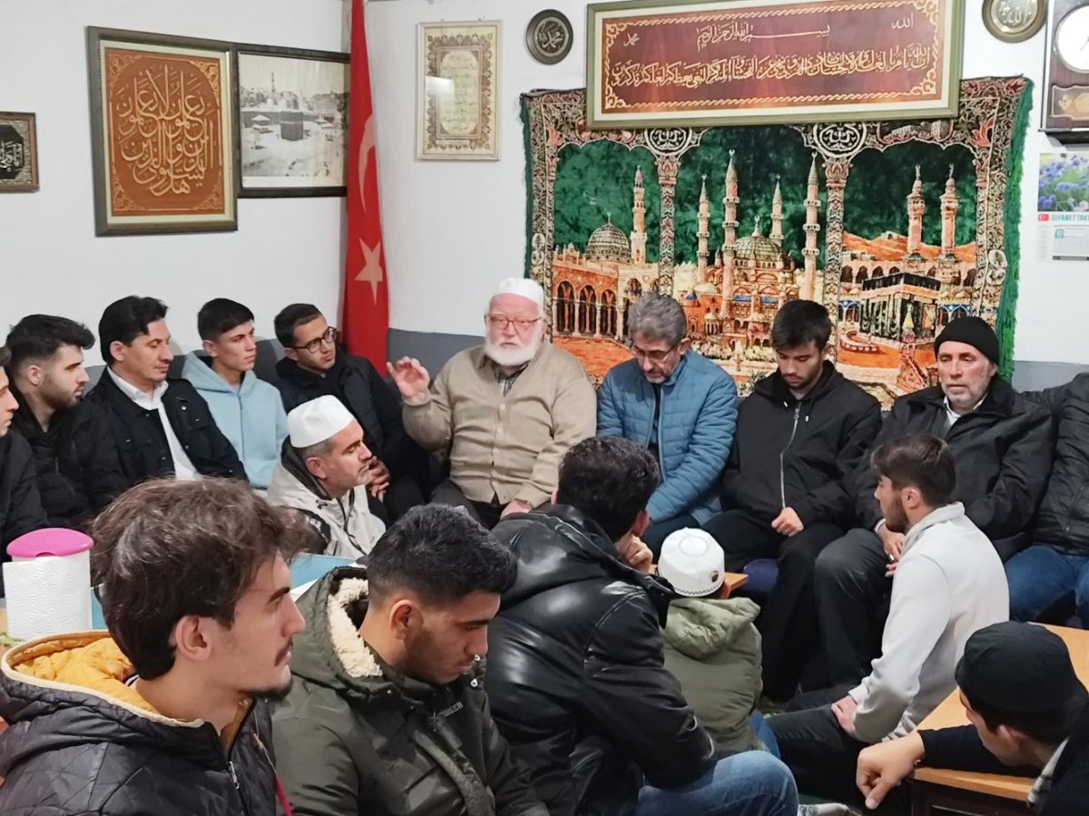 agdeskisehir's tweet photo. Tepebaşı İlçemiz ve Üniversite Komisyonumuz Havacılar Camiinde Sabah Namazı Buluşması gerçekleştirdi. Bizi çok güzel ağırlayan cami imamımız Hamza Hocamıza teşekkür ederiz.

#AGD #MGV #AhlakveManeviyat #BirYıldızınİzinde #İkinci50Yıl #SabahNamazı #SabahNamazıBuluşmaları https://t.co/A9ndFTLIAL