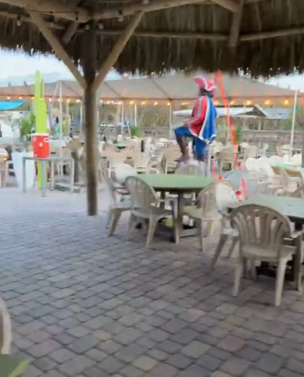 CityofVeniceFL's tweet photo. Way to go Sharky's on the Pier, reopening Monday 10/21 @ 11:30 after an amazing Hurricane Milton cleanup by their tireless staff. Looks great! Limited menu &amp; outside seating only.
A reminder that the Venice Fishing Pier remains closed due to storm damage. https://t.co/GwAo8Kge1I