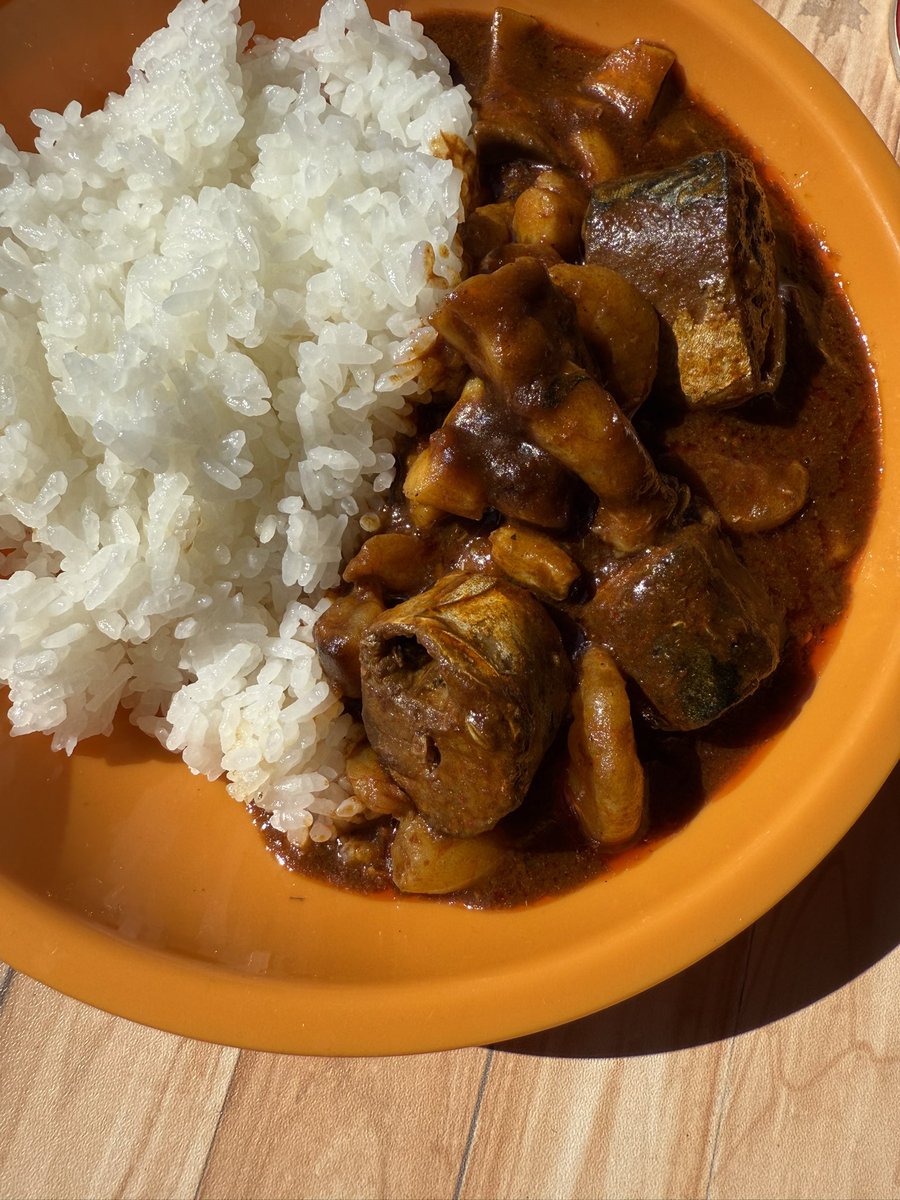 Azmooksan's tweet photo. ハリッさばカレー🍛 https://t.co/9ZZczPeZ9M