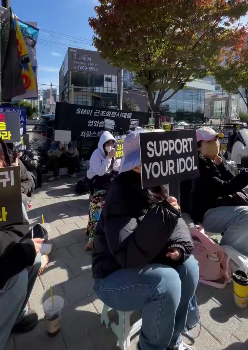 antownlvr's tweet photo. our sisters are standing strong despite the cold air and the heat of the sun so give them your support by dropping the tags! the sky is NOT the limit

RII7E NEVER WALKS ALONE
#RII7E_Or_None
#SMRespectRii7e
#BringBackSeunghan
#승한복귀_공지해_고소상황_공지해 https://t.co/rJUMFRM6Fc