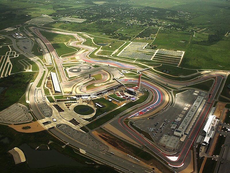formula_podium's tweet photo. O Circuito de Austin 🇺🇸 foi inaugurado em 2012. Projetado pelo alemão Hermann Tilke, tendo referências pontos tradicionais de famosos circuitos. Tendo atuais 5.513km de extensão.
#usgp #austin #texas #unitedstates #usa #formula1 #f1 #tilke https://t.co/cg4CbRIqna