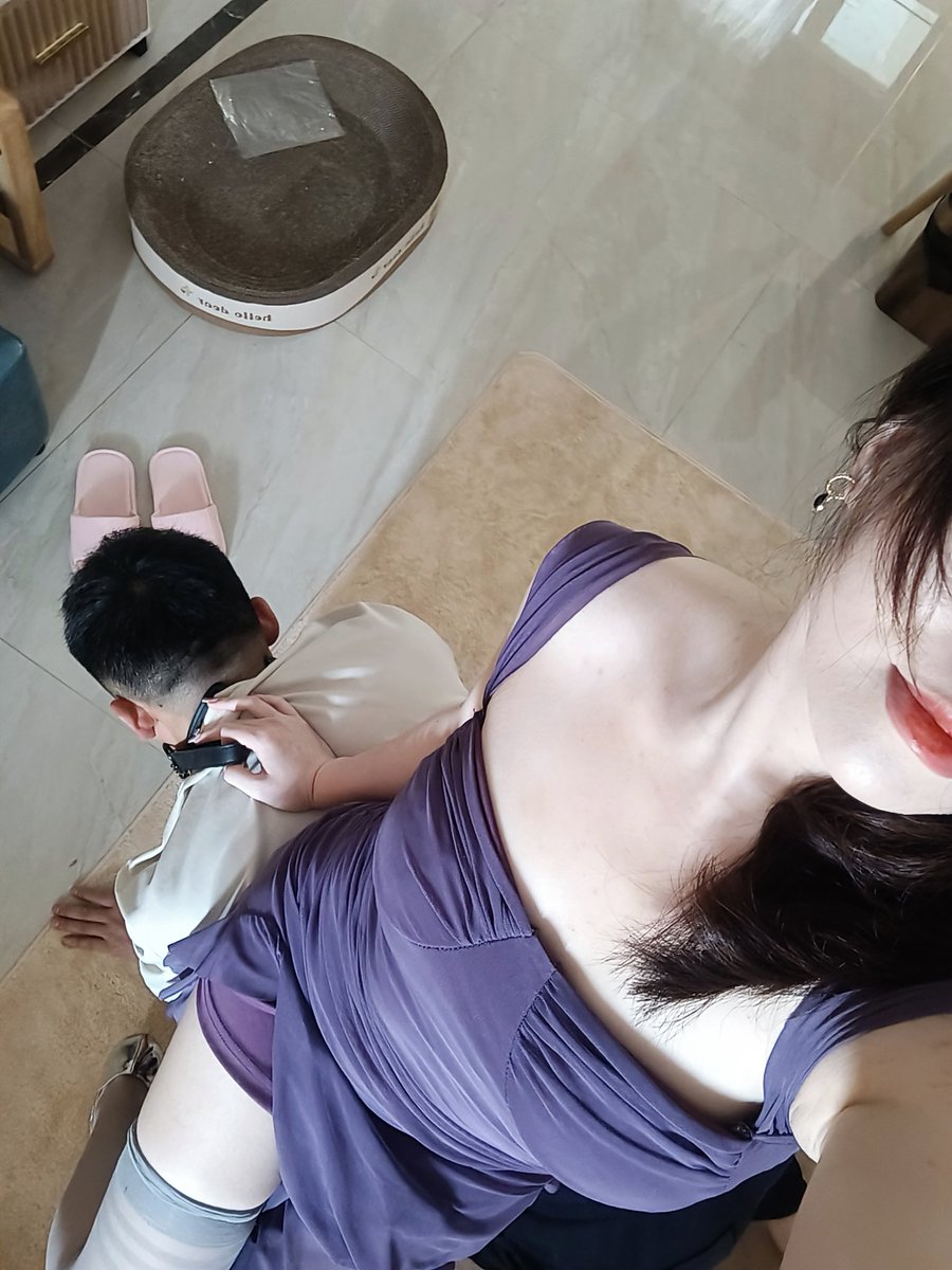 xiaomaisss's tweet photo. 早起的狗子有晨尿喝🤭！
训化、圣水沐身、直接圣水、玩狗奶子

从早上约课到上完课，不知不觉消耗了半天时间
#圣水 #圣水调教 #狗奴 #东莞女主 https://t.co/o7ez89hXCT