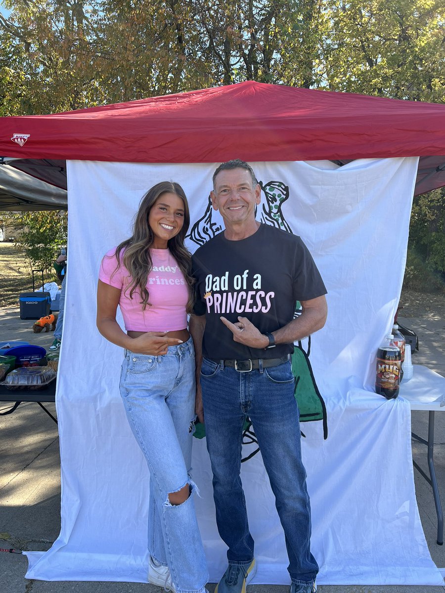 ZRaczykowski's tweet photo. happy dads day to the coolest most loving father one could ask for! i wouldn’t be the person i am today without you always rooting me on, cheering me up, and always pushing me to be my best. i love you so much🤍 https://t.co/u6D0mFLmEJ