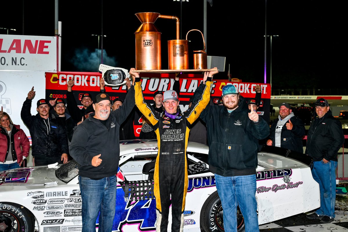 NWBSpeedway's tweet photo. NEWS | @connerjones88 prevails in thrilling #ECMD125 at North Wilkesboro Speedway. 

FULL STORY 📰: https://t.co/3g8f2REM1t https://t.co/Yfe35VFxht