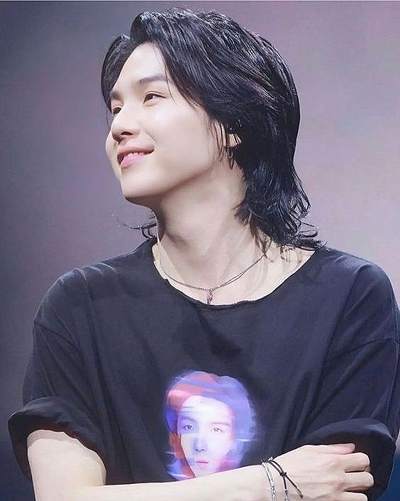 RT &amp; REPLY 

WE LOVE YOU YOONGI
#BTSisSeven
사람들은 말해 세상이 다 변했대
#WeLoveYouYoongi
다행히도 우리 사이는 아직 여태 안 
#YoongiNeverWalksAlone
일곱이라 다행이다
#ARMYLoves7
아포방포 방탄소년단
#7StarsInARMYsGalaxy