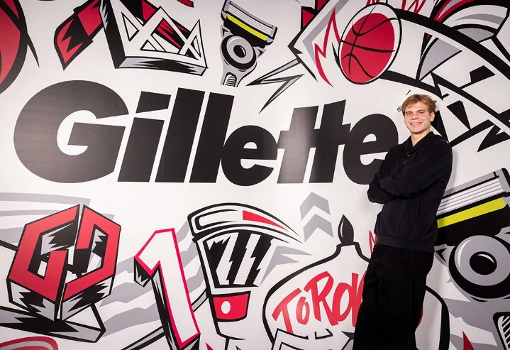 markserrano416's tweet image. I met @gradey_dick at the @Gillette preseason meet &amp;amp; greet. Cool dude. I was able to hand him a tee I designed too. Hopefully he wears it 😎

Also here's a mural I designed for the event. 

#TheBestYourGameCanGet