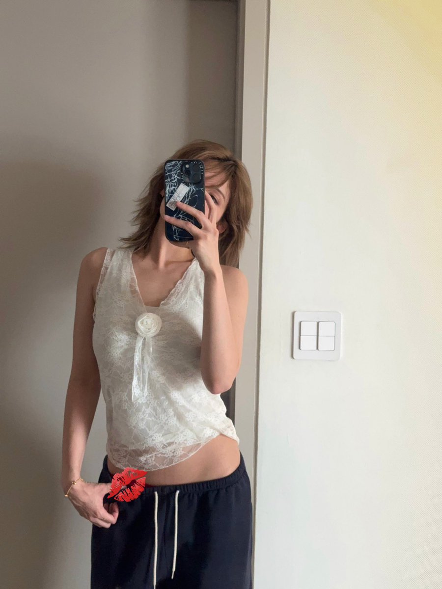 somi_official_'s tweet photo. Confused https://t.co/6lMCNVQygq