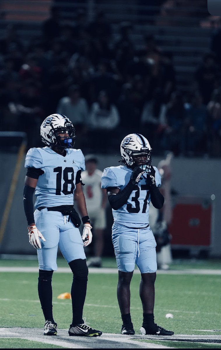 GavinHardeman08's tweet photo. Pics from last night‼️🏈💪🏾🔥🏟️ We won 37 to Seven Lakes 7‼️I would like to thank my Coaches for blessing me with the opportunity to move up from Sub-Varsity to VARSITY this week for our Homecoming Game!@CoachEdwardsIam @BryHicks14 @JavarrisWill30 @coachdhicks @PaetowFootball https://t.co/q4FUKISJ8X