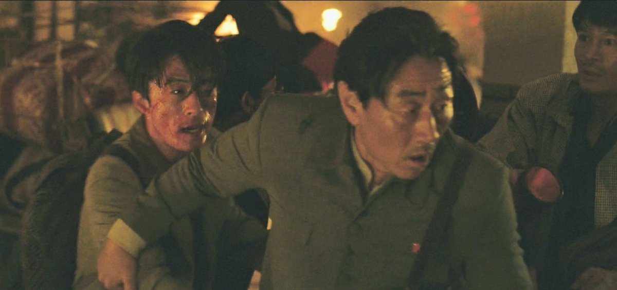 중국대사관으로 피신갈 때 림대사님 태준기 튀어나갈까바 꽉 붙들고있는 장면 너무 좋아함