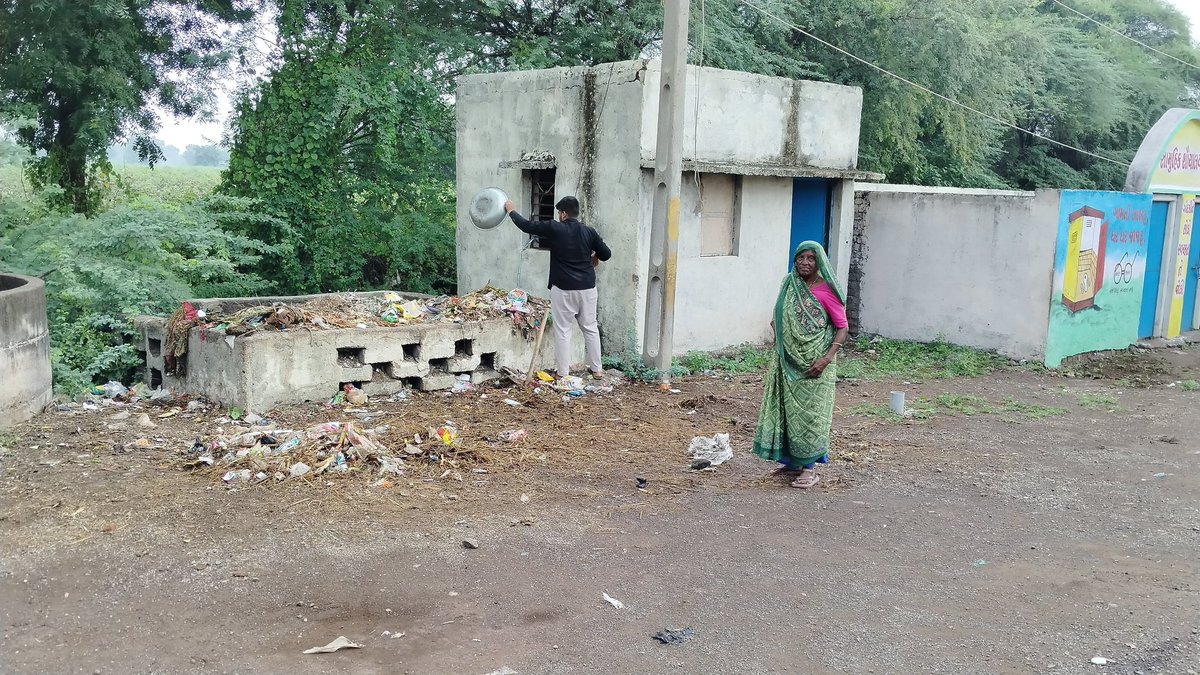 આજે ઉમરાળા ગામે જાહેર સ્થળો ની સામૂહિક સફાઈ કરી. સ્વચ્છ ગામ રાખવાના પ્રયાસો સતત કાર્યરત તમામ સહકાર આપનાર નો આભાર..#swachhbharatabhiyan 
#SwachhataHiSeva2024 
<a href="/bhai_arvin52861/">Arvind bhai Bavaliya</a> @TDORANPUR <a href="/sbm_botad/">sbm_botad</a> <a href="/DDOBOTAD/">District Panchayat office Botad</a> <a href="/Collectorbotad/">Collector & DM Botad</a> <a href="/CMOGuj/">CMO Gujarat</a> <a href="/InfoBotadGoG/">Info Botad GoG</a>