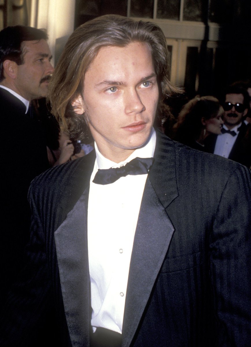 riverjudee's tweet photo. River Phoenix attending the Golden Globes in Los Angeles in January 28, 1989 https://t.co/Ridv6klNCZ