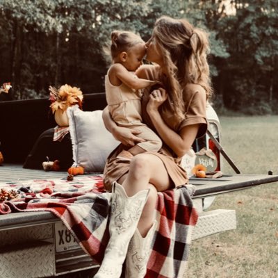 kelsielgray's tweet photo. #NewProfilePic https://t.co/8AwkY7fNti