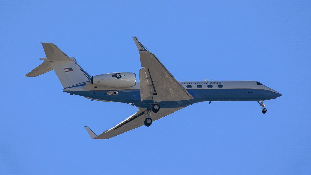 eos40is's tweet photo. 横田基地 13:24 R/W36↘︎
C-37A 97-0400
尾翼がノーナンバーのサムガルフ
#YokotaAB #SAM19 https://t.co/SPpPwVWEoa