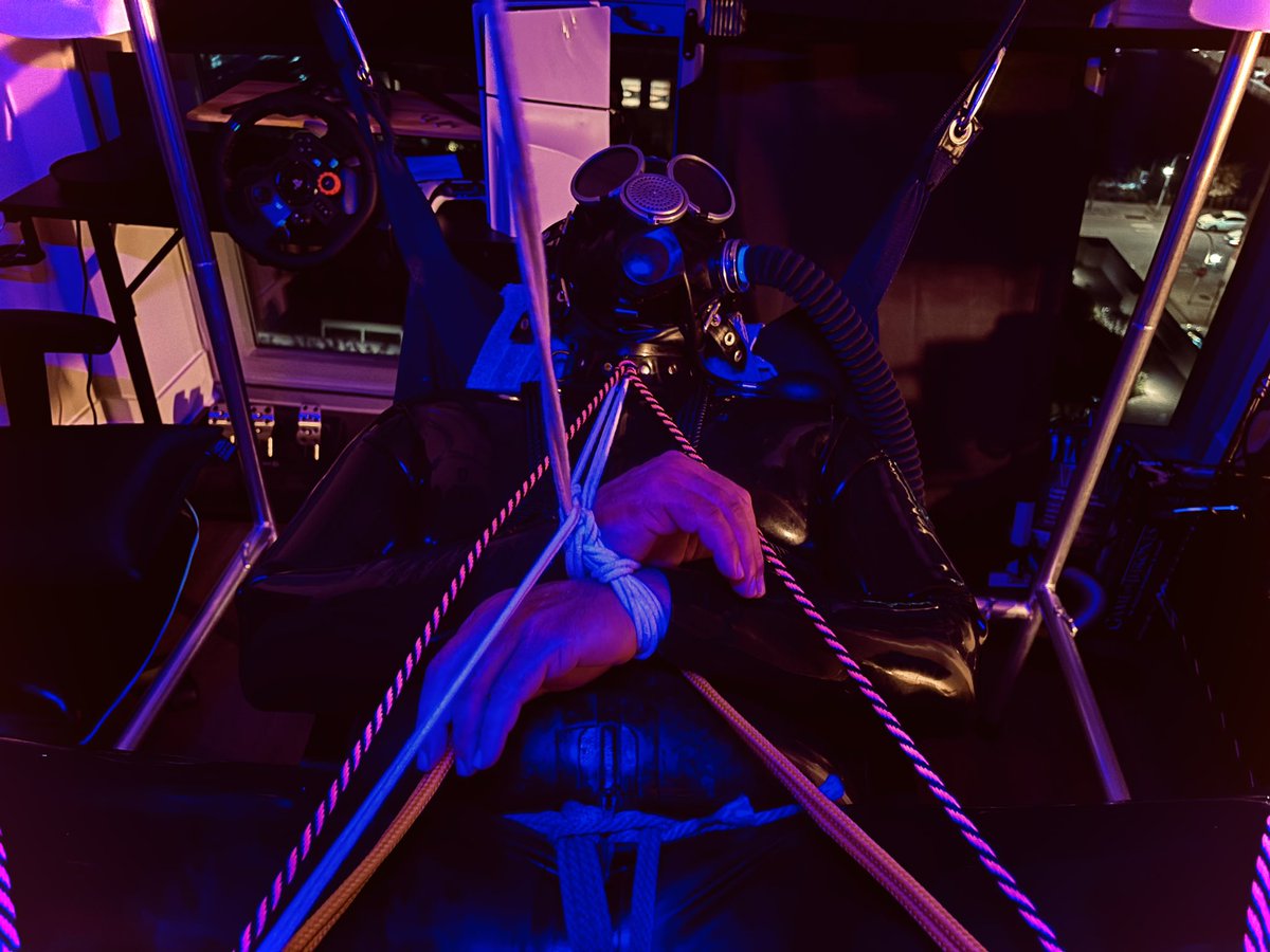 sexercize42069's tweet photo. 18 of 100: Ran a bit behind on posting, but getting back on the grind! Enjoying my time at #MIR and been learning a lot about #rigging people in #rubber. 🔥 Switched spots with my buddy right after and got to spend some time as a cozy #rubberdrone. https://t.co/NOeNhfi7ro