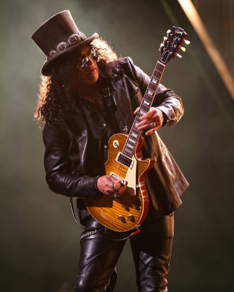 SlashYIllusion's tweet photo. Slash live at the 2024 Rock & Roll Hall Of Fame Induction Ceremony at Rocket Mortgage Fieldhouse, Cleveland, Ohio, USA πΊπΈ, October 19, 2024.
Photos credit: Kevin Kane, Kevin Mazur, Theo Wargo, Dia Dipasupil.
#slashwith #slash #saulhudson #gibson #rocknrollhalloffame https://t.co/V4shLVyemm