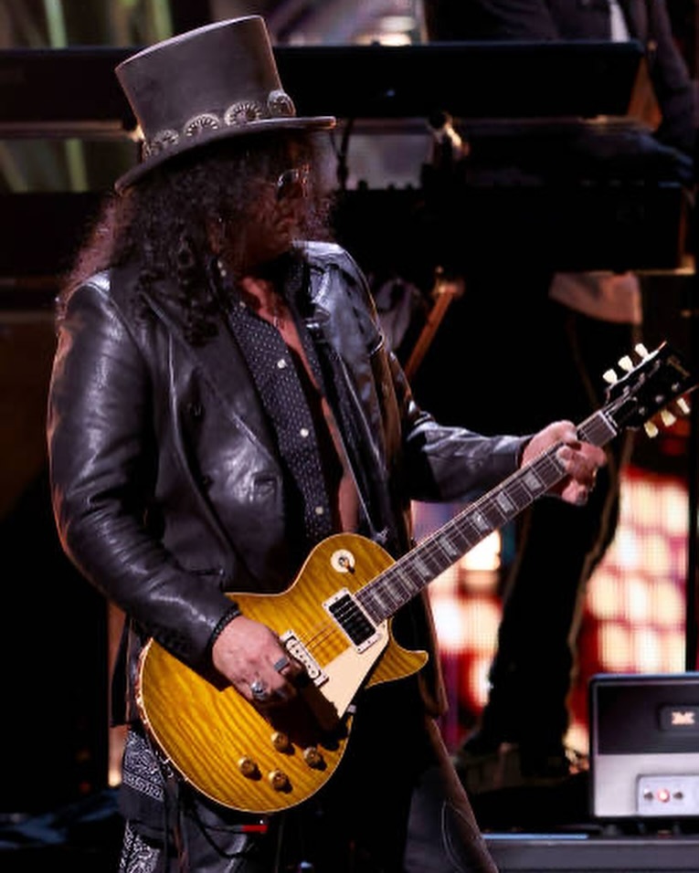 SlashYIllusion's tweet photo. Slash live at the 2024 Rock & Roll Hall Of Fame Induction Ceremony at Rocket Mortgage Fieldhouse, Cleveland, Ohio, USA πΊπΈ, October 19, 2024.
Photos credit: Kevin Kane, Kevin Mazur, Theo Wargo, Dia Dipasupil.
#slashwith #slash #saulhudson #gibson #rocknrollhalloffame https://t.co/V4shLVyemm