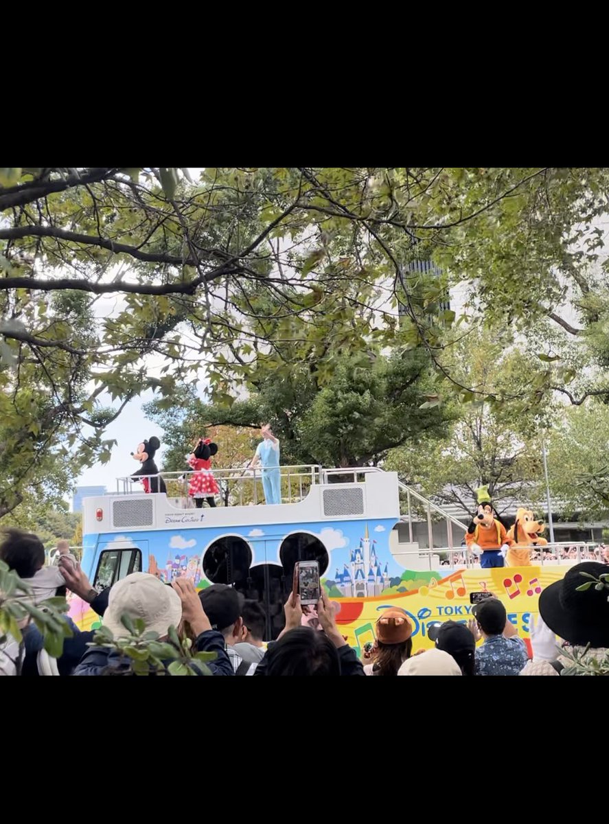 i_irushimu's tweet image. 名古屋まつりでディズニーのパレードを見てきました♪
一瞬でしたがミッキー達に会えて感激🤩
ディズニーに行った気分になりました✨

＃ディズニー
＃名古屋まつり
＃Ｂ型
＃就労継続支援