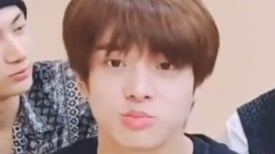 ikeupop's tweet image. in da clerb we all pout