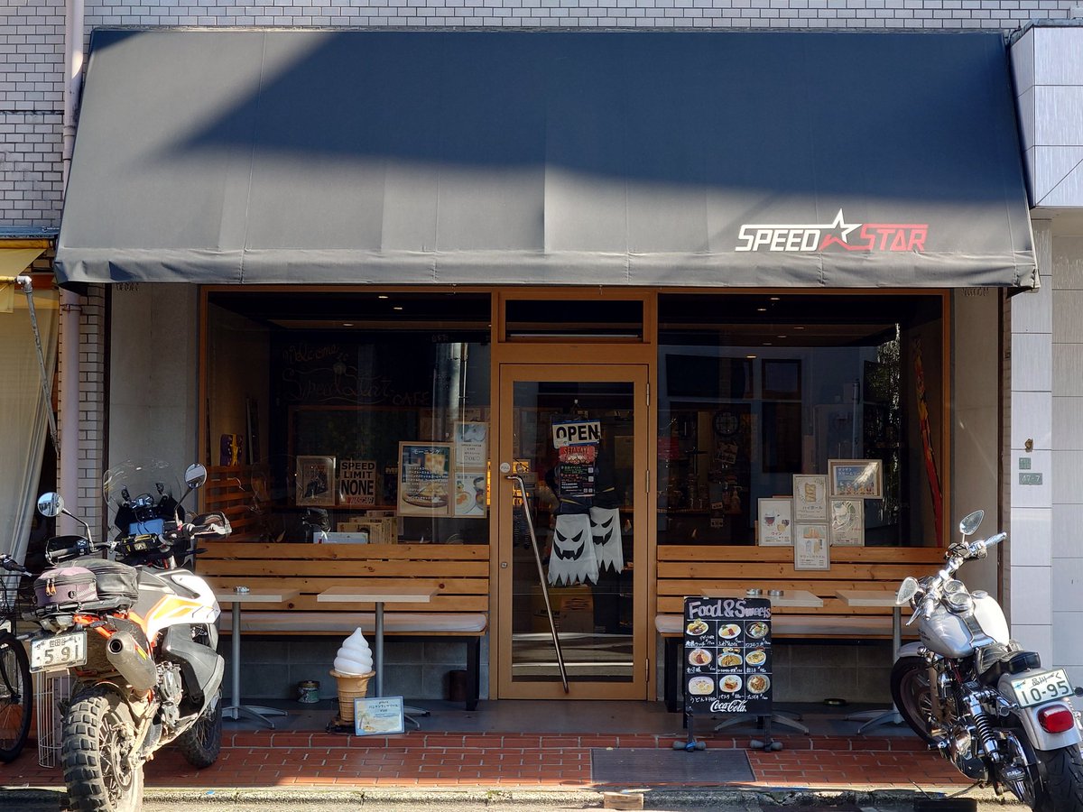 HAJIME_MIYAMURA's tweet photo. GTRのタイヤ交換待ちで
バイクめしー
久々のスピスタカフェで

＃SPEEDSTARCafe https://t.co/4WF9FGVWa9