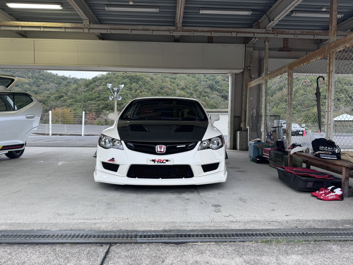 Fd2Kaz's tweet photo. 久しぶりの走行会💨
残念ながらまーた☔ 

#honda #civic#fd2#fd2r#mugen
#typer #stance_daily #hondaracing  #vtecclub #vtec_society
#jdm #jdmgram #k20a
#jsracing #stancenation #vtec https://t.co/xbDjGRvSde