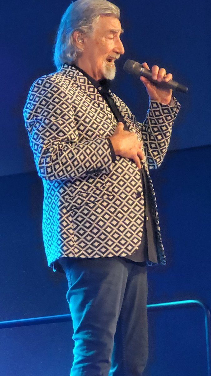 Luvoaks's tweet photo. Fantastic show tonight at Walker Bluff Casino. Duane was on it! Ben is a showman.William was awesome and Richard was deep..very deep. They Never disappoint!! @DuaneAllen32993 @fears_katie @JurdnWilm @OhioPicTaker @ https://t.co/Wicji4kVt2