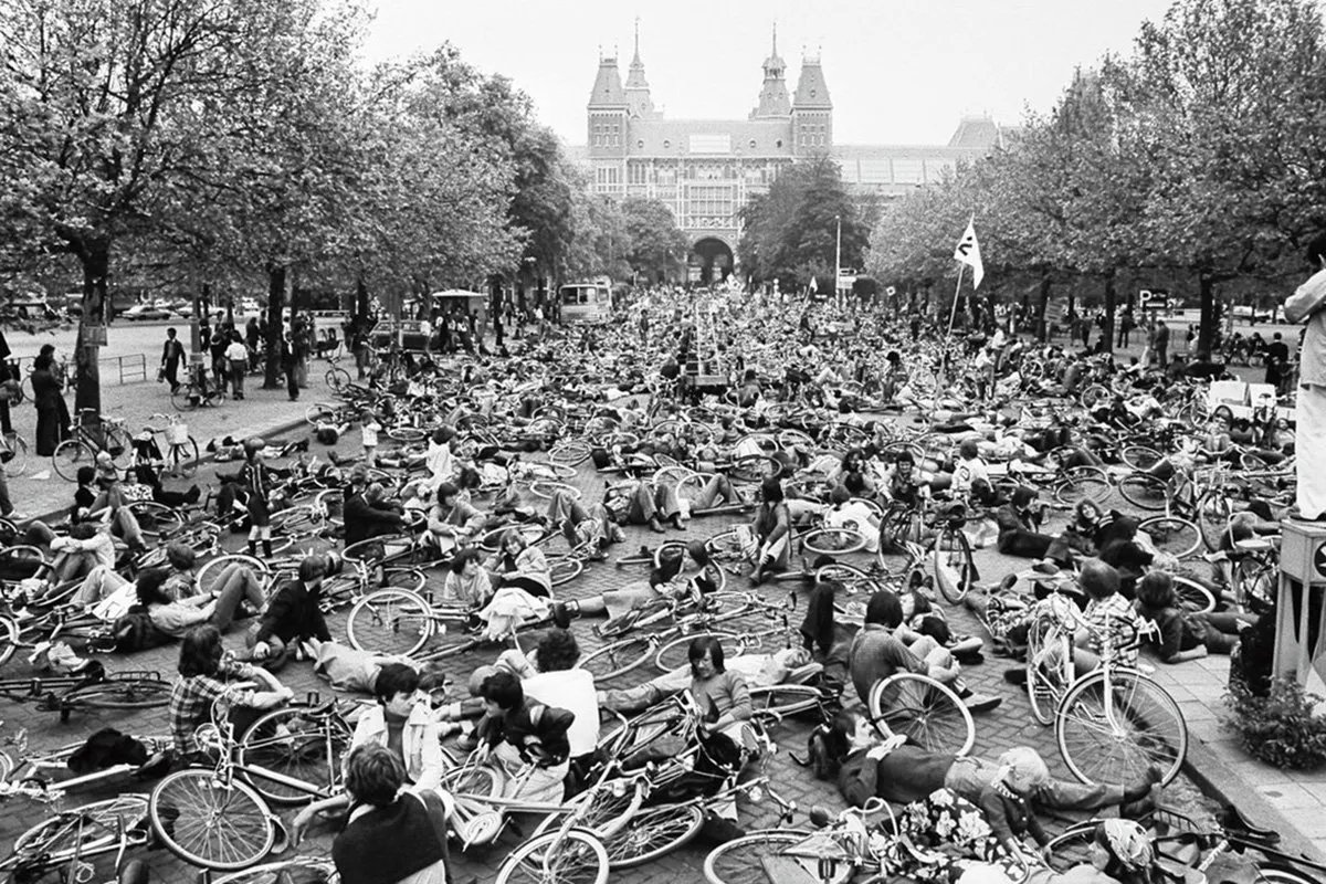 copenhenken's tweet image. Across France, people have taken to the streets to protest against road rage, after a car driver intentionally  killed a cyclist last week. In 1973, protests in the Netherlands sparked a 50-year long Dutch focus on traffic safety for cyclists.
