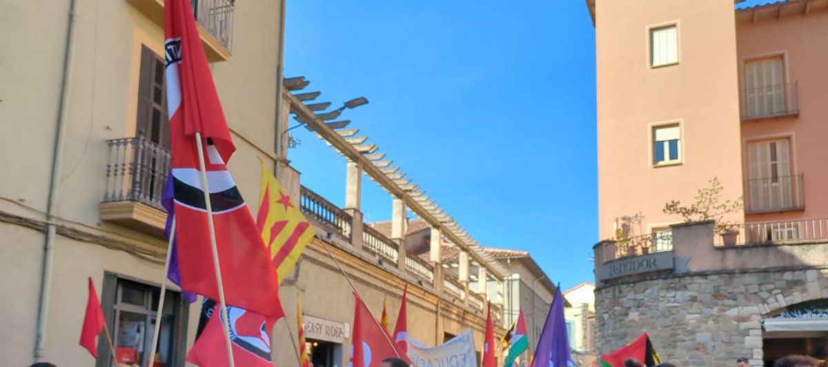 xavier_torrens's tweet photo. @lametxaripoll @UCFRcat @UCFR_Barcelona @UCFRBages @UVilafranca @ucfrlhospitalet @UCFRCerdanyola @UCFRTerrassa @UcfrGarraf 📣 📢 Gent d'arreu de Catalunya es manifesta a #Ripoll contra l’extrema dreta, Sílvia Orriols i Aliança Catalana arran del tancament de #lametxa
#NoTrauranLaMetxaDelsCarrers #StopAC #StopIslamofobia #ProuRacisme #ProuXenofòbia #StopIdentitaris #NoAlRacisme
#CapPersonaÉsIlegal https://t.co/Bldgowk8QF