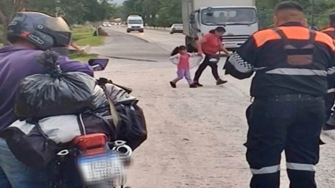 eltribuno's tweet photo. #SALTAI INSEGURIDAD VIAL El Carril: Es alarmante el aumento de ebrios en moto
https://t.co/WAuMhvnahA https://t.co/824H3ykzXF