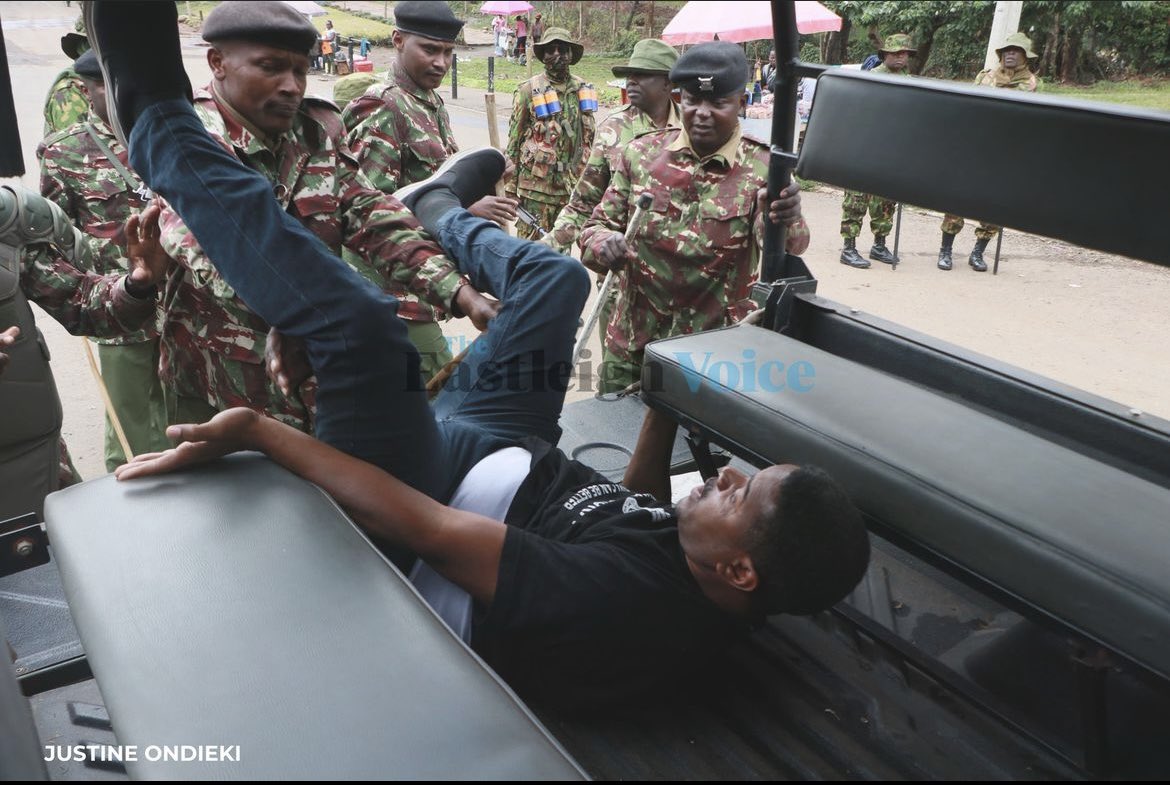 VOCALAfrica_'s tweet photo. Vocal Africa CEO @husskhalid was violently dragged from Uhuru Park by police officers, illegally arrested and forcibly hauled to Central Police Station. https://t.co/Tt2Ss1Z1MC