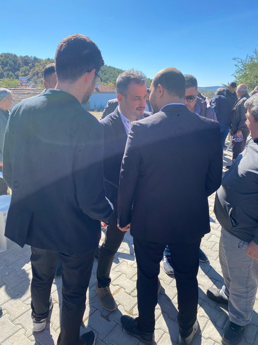 İl başkan yardımcımız 
 Seydi Ünal ve mahalle başkanımız Ahmet kılınç ile Üçsaray mahallemizin cem evi açılışına katılım sağladık hepimize hayırlı olsun.
Mahalle muhtarımız 
Hasan Yüksel  ve dernek başkanımız Alican Başkana teşekkür ederim