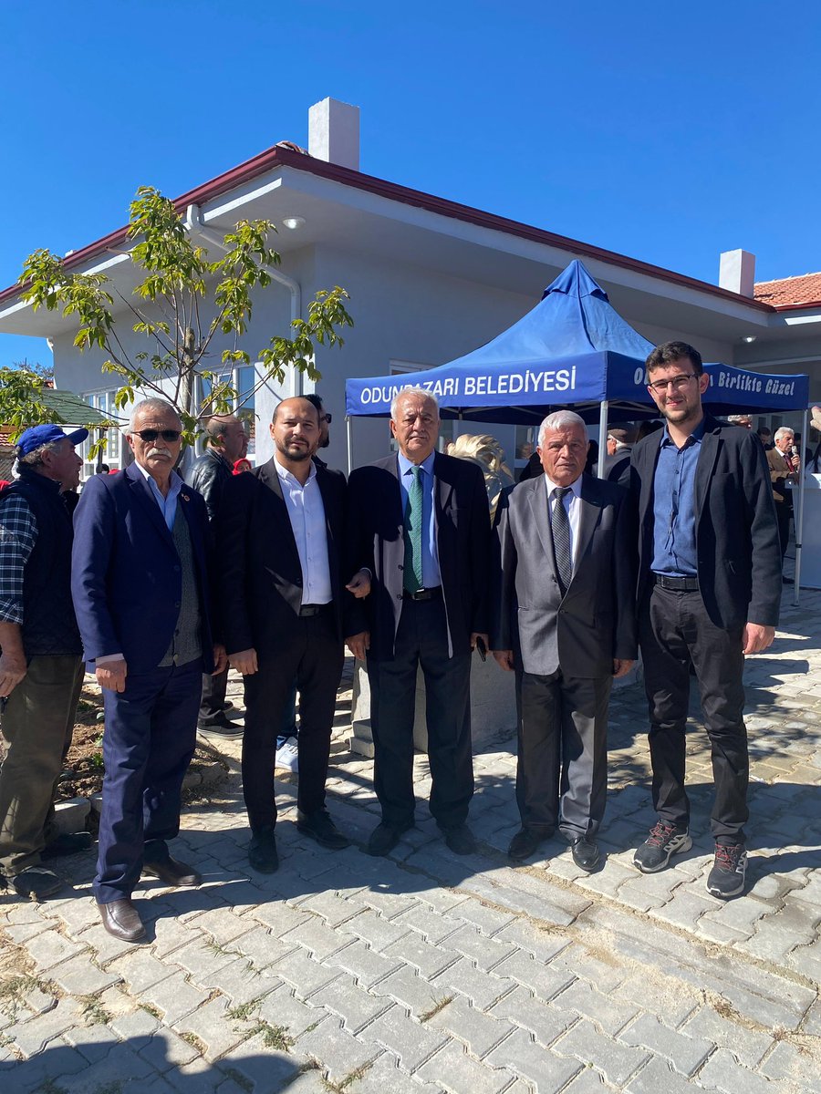 ozcanyildiz_26's tweet photo. İl başkan yardımcımız 
 Seydi Ünal ve mahalle başkanımız Ahmet kılınç ile Üçsaray mahallemizin cem evi açılışına katılım sağladık hepimize hayırlı olsun.
Mahalle muhtarımız 
Hasan Yüksel  ve dernek başkanımız Alican Başkana teşekkür ederim https://t.co/zLfizMpcWQ
