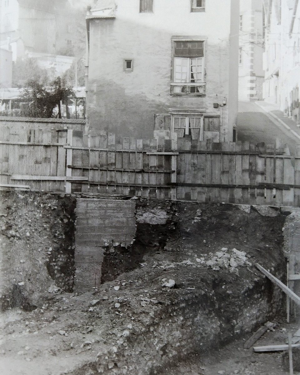 Un amphithéâtre antique se cache-t-il sous le quartier Saint-André à #Chartres ? Cela pourrait bien être le cas ! 😮 Pour lever le voile sur ce mystère, #CChartres #Archéologie entamera en 2025 un projet de recherches ► chartres.fr/actualites/det… 🕵️‍♂️