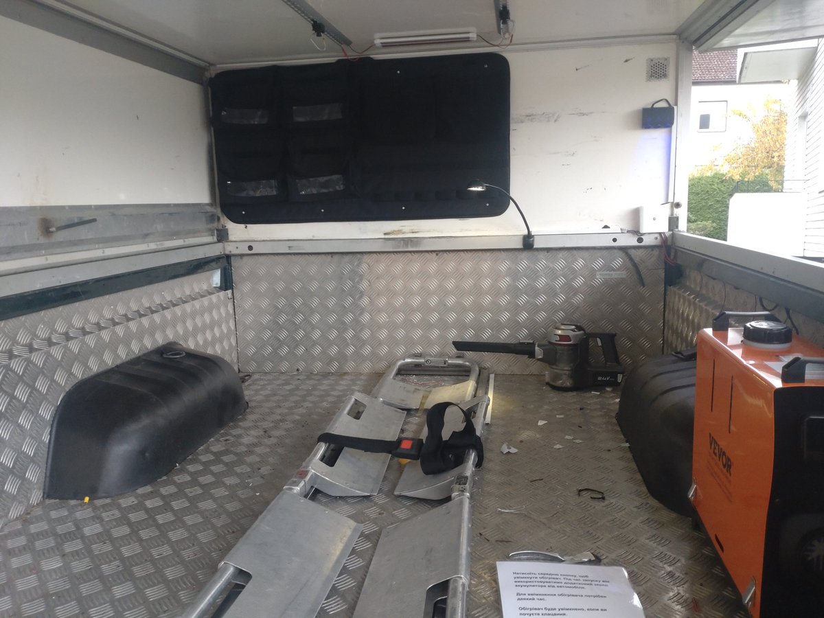 I morgon 1200-1300 visar vi Casevacen på Norrmalmstorg/<a href="/Mndagsrrelsen21/">Måndagsrörelsen2022</a> . Den körs snart ned av systrarna som skänkt den. Välkomna fram!
Swish till bilprojektet: 0768606589
auroraaid.eu/donate märk "Casevac" 
facebook.com/profile.php?id…