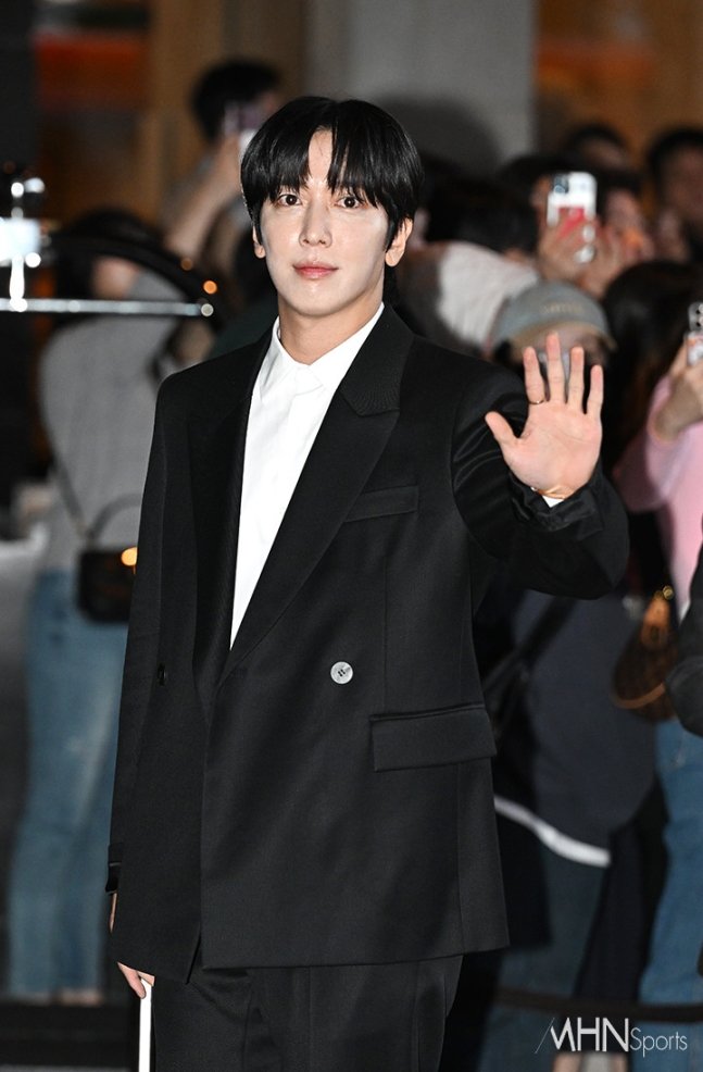 Sandara Park, Lee Soohyuk, Kim Heechul, dan Jung Yonghwa menghadiri pernikahan Jo Seho