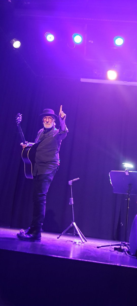 concilyando's tweet photo. @Panchovarona Nos queda pendiente un Pancho va!
No desistiré @niramorena 😉Estupendo concierto el de ayer: canciones, confidencias, humor y buena música.
Gracias por vuestra cercanía.

#2noesigualque1mas1 https://t.co/VZ1EokhgBl