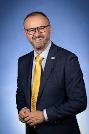 jasonandrade's tweet photo. With Labor being in government in the ACT for 23 years and re-elected for 4 more years, what @ABarrMLA looked like taking office and today..
#ACTelection https://t.co/gzIq9Agdbn