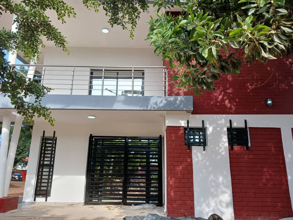 SayfonBalde's tweet image. Le siège flambant neuf de la BSTP sera bientôt prêt ! Un grand merci à mon équipe pour leur suivi rigoureux. Hâte de vous accueillir dans nos nouveaux locaux pour mieux vous servir ! #BSTP