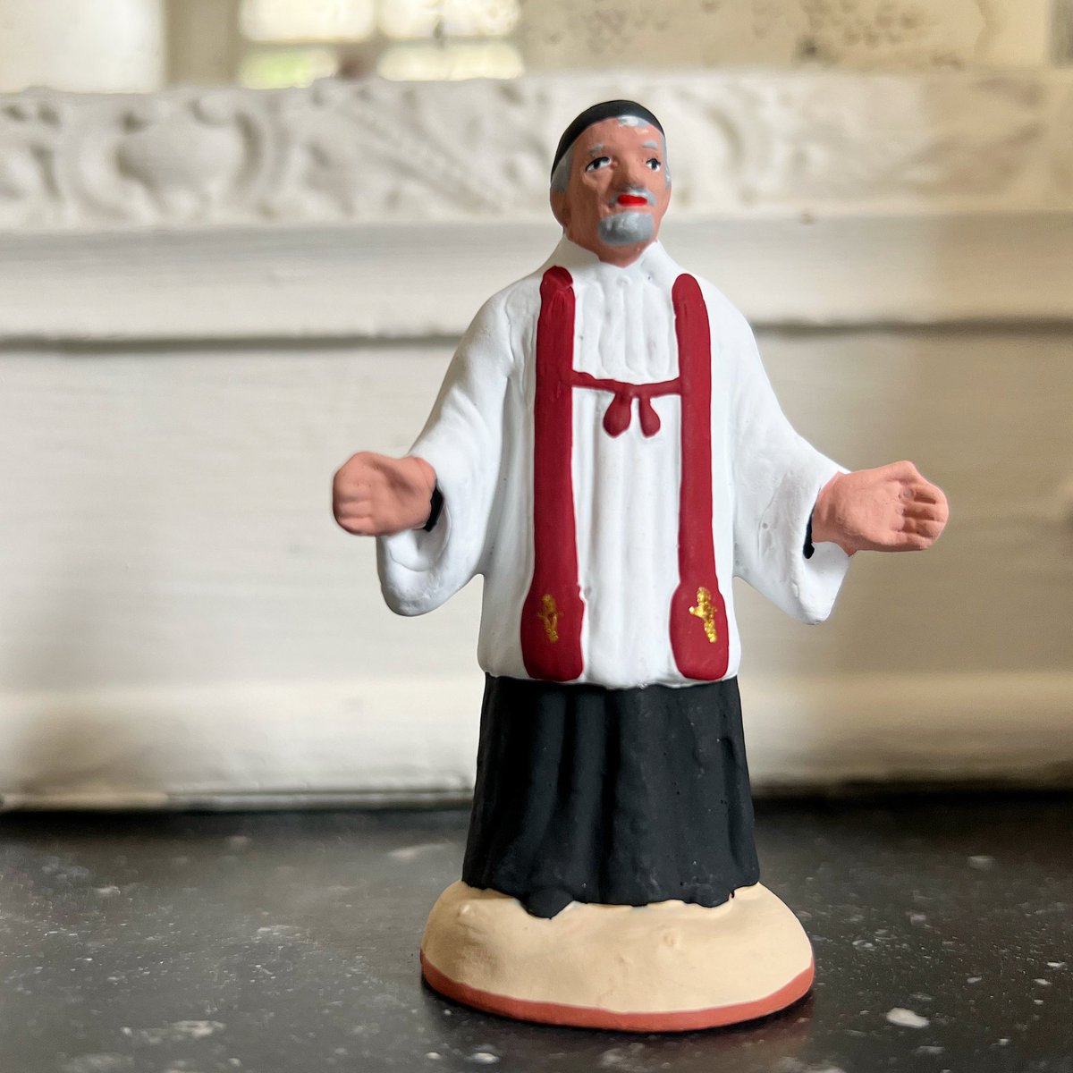 EgliseStVdePaul's tweet image. Ça y est, il est arrivé ! ✨
Fait tout spécialement pour la paroisse et fabriqué à Aubagne dans la véritable tradition du santon de Provence, 
Saint Vincent de Paul aura dorénavant son santon à glisser dans les crèches !🎄
#santon #madeinfrance #art #culture #frenchtouch