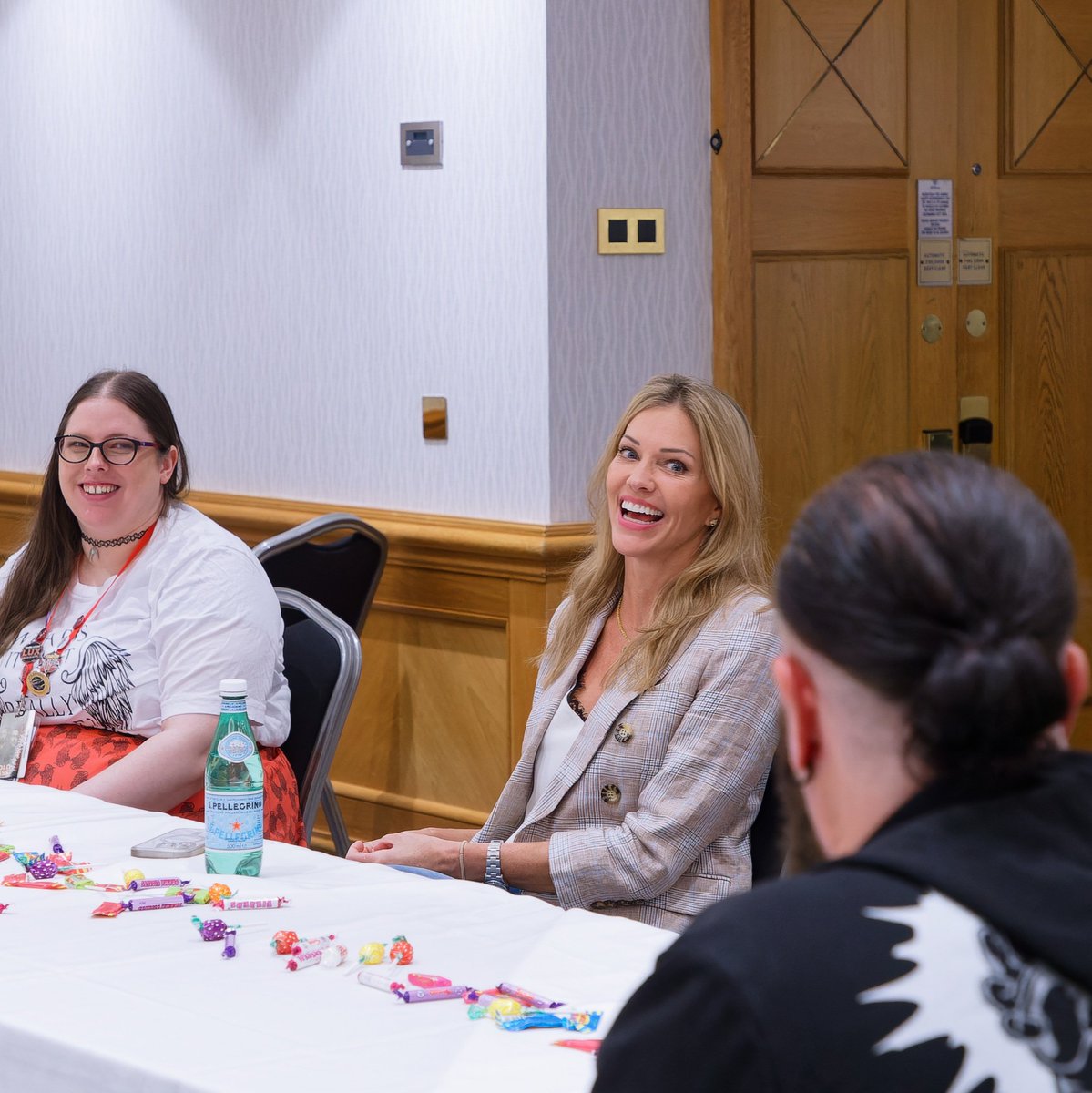 starfuryevents's tweet photo. Both @tomellis17 and @trutriciahelfer got to spend some quality time with the Lucifer fans last month at Starfury: Cross Roads 9. https://t.co/yCSYnbK0Qy