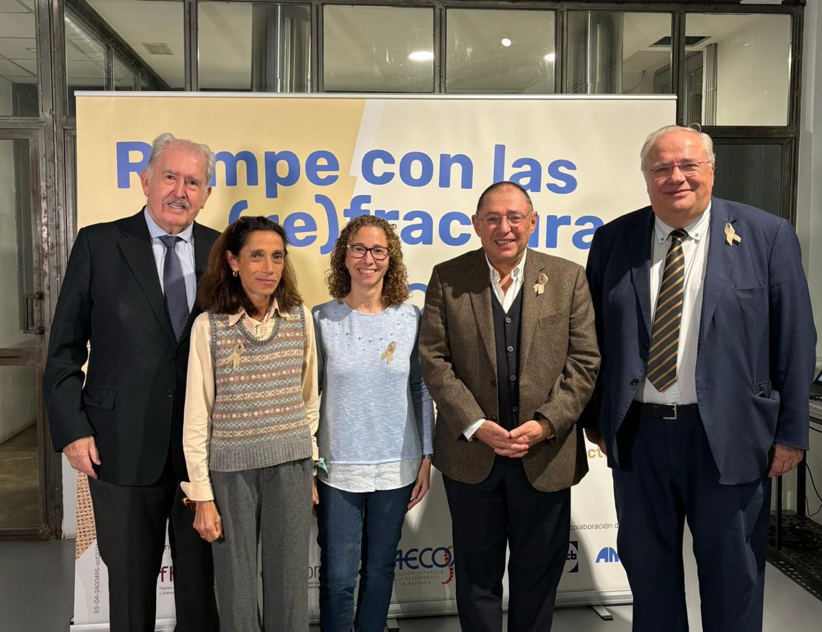 “La fractura vertebral multiplica por cinco el riesgo de sufrir otra fractura en la columna durante el primer año”: fhoemo.com/la-fractura-ve…

#RompeConLas(Re)Fracturas #DíaMundialDeLaOsteoporosis
