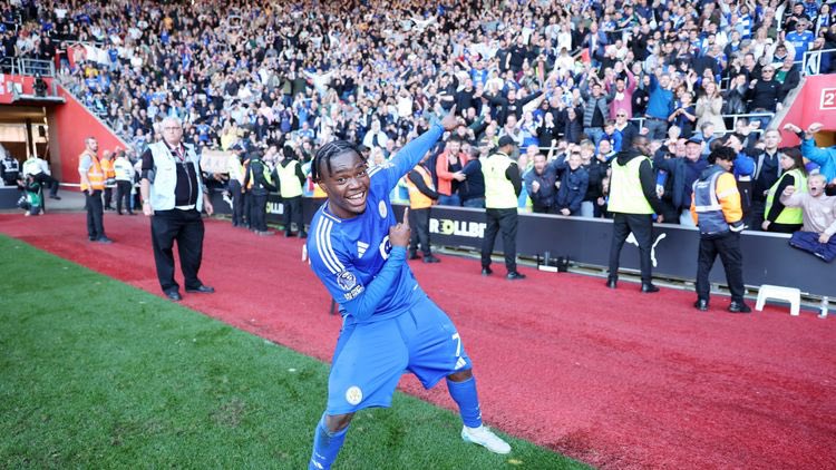 Gary Lineker on Fatawu 🗣️🎙️

‘The game changed when Fatawu came on’

‘Everytime me and my kids see the teamsheet now and he's not on it, we all go 'oh no, not again! Why isn't he playing? This kid is special’