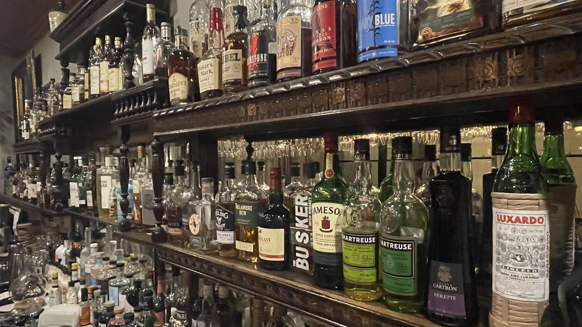 It’s offical. I own a freakin bar!!
🥃 🍹