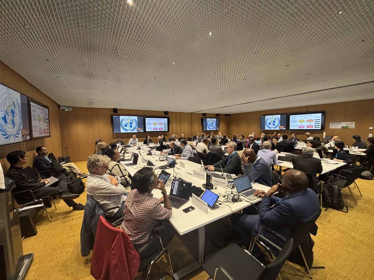TerezaKasaeva's tweet photo. This week @WHO convened a technical consultation on asymptomatic TB.Not all people with #tuberculosis say they’re sick. Staff from national  programmes,civil society,researchers,funding agencies &amp; other experts joined @WHO in Geneva to define &amp; further research on asymptomatic TB https://t.co/LLfDN0XFwQ