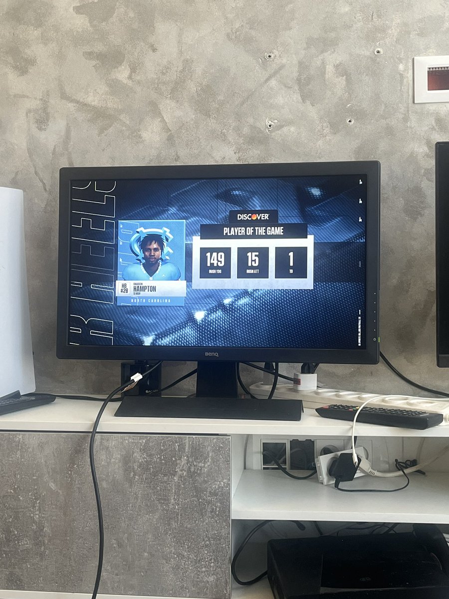 Big W on senior day for the boy Omarion 🤟🏽 keep it rolllinnnnn